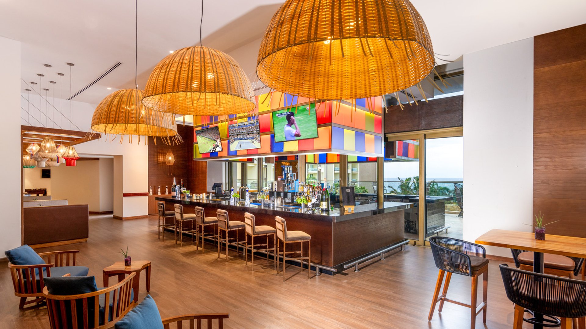 Sunlight Bar, Resorts Todo Incluido en Cabo San Lucas Comparados: Qué Recibes Realmente por tu Dinero