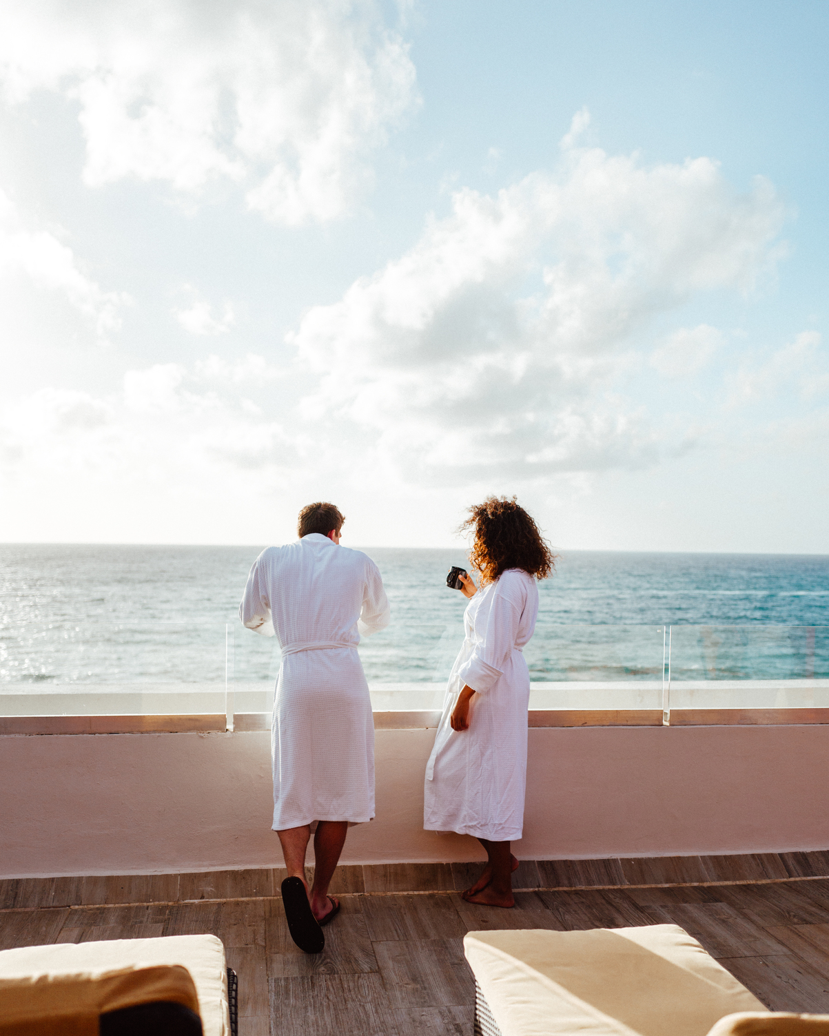 HRHRM_Lifestyle_BalconyTerrace